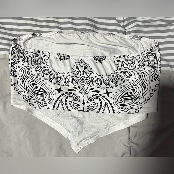 Crop top - Picture 2 of 2